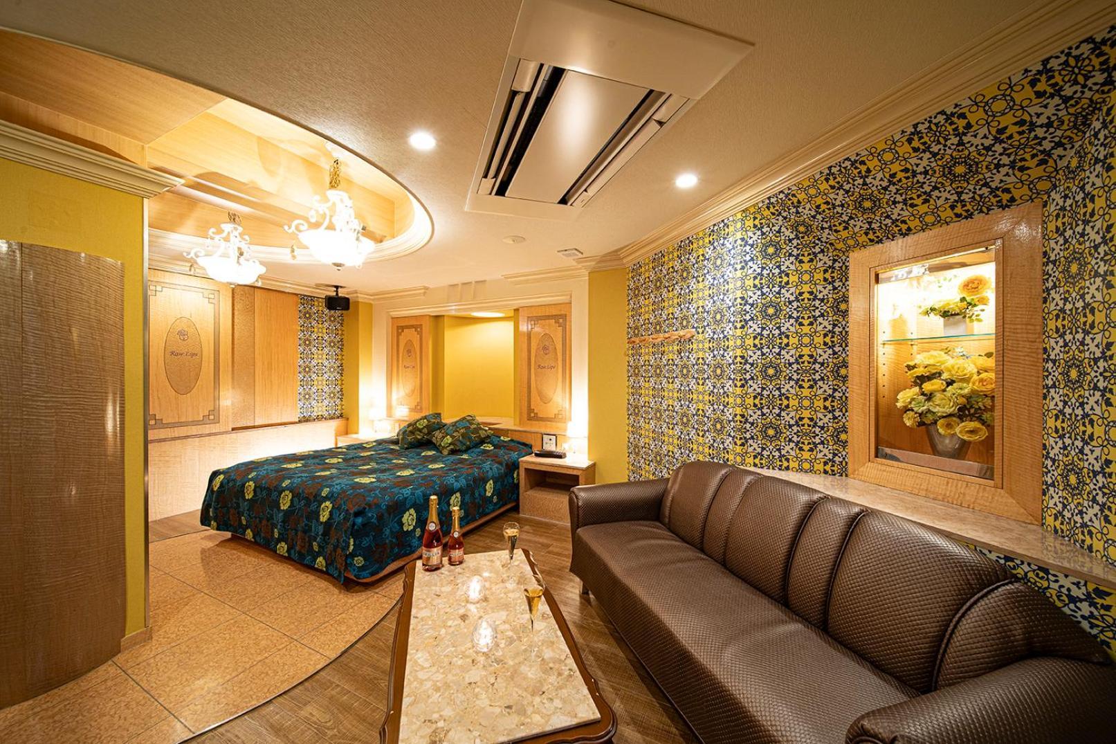 Roselips Tsuruhashi ローズリップス鶴橋 Otel Osaka Dış mekan fotoğraf